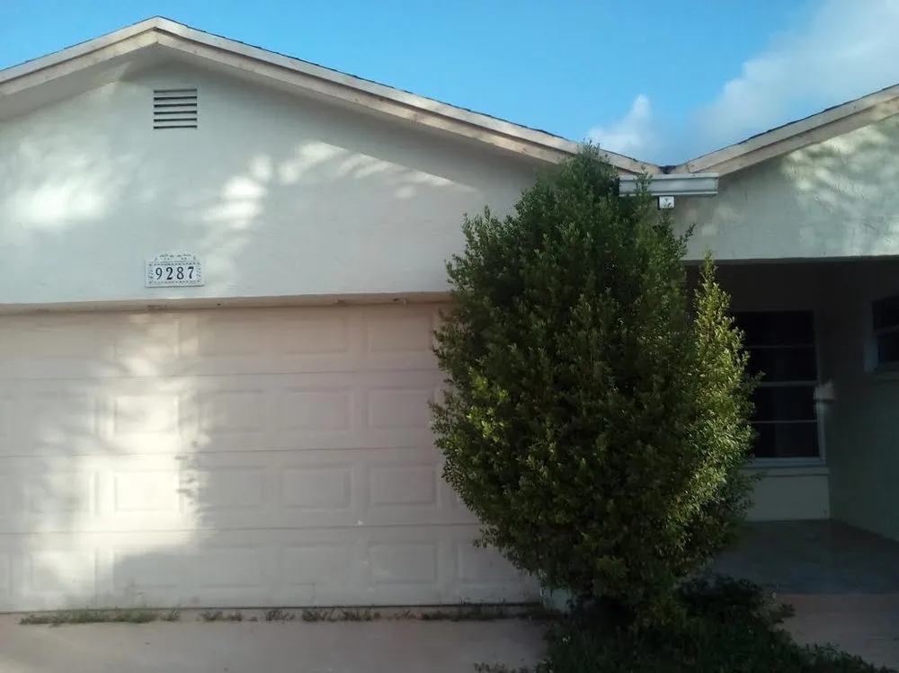 Top-rated lawn mowing service for beautiful yards across Lake Worth, FL - Saul Momotic Landscape