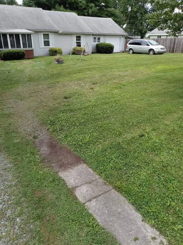 Expert garden landscaping in Kokomo, IN by Saunders Family Mowing Services