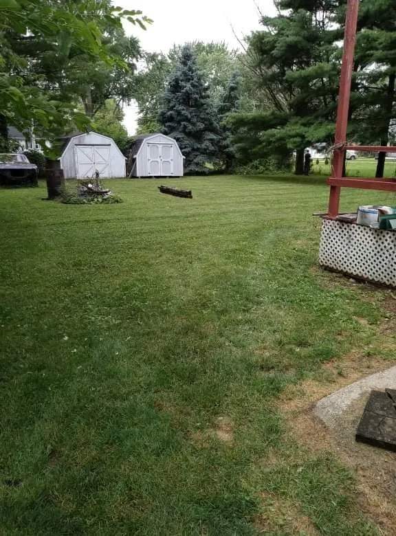 Top-rated landscaping services experts serving Kokomo, IN - Saunders Family Mowing Services