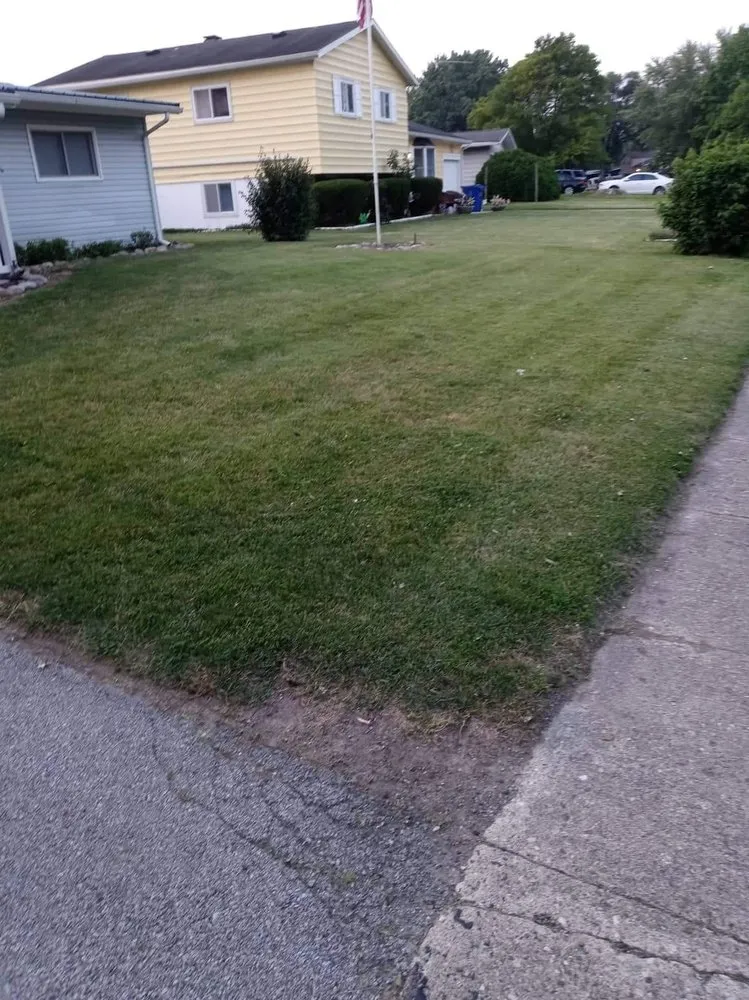 Reliable garden landscaping in Kokomo, IN - Saunders Family Mowing Services