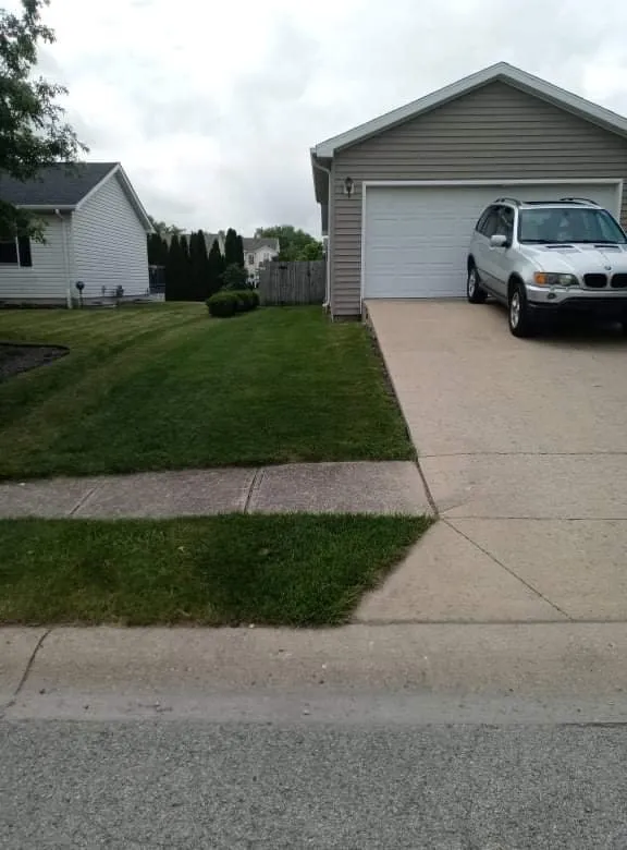 Trusted lawn care service experts serving Kokomo, IN - Saunders Family Mowing Services