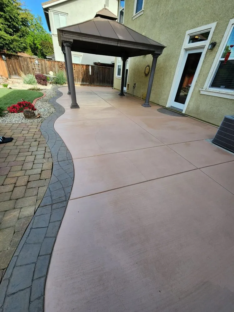 Expert lawn care service experts serving Sacramento, CA - Saunders Landscaping Construction