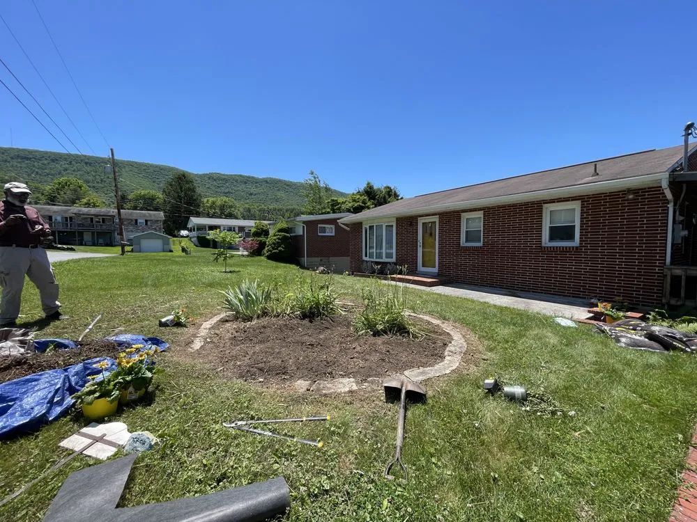 Trusted lawn mowing service experts serving Tazewell, VA - Saunders Lawn Care