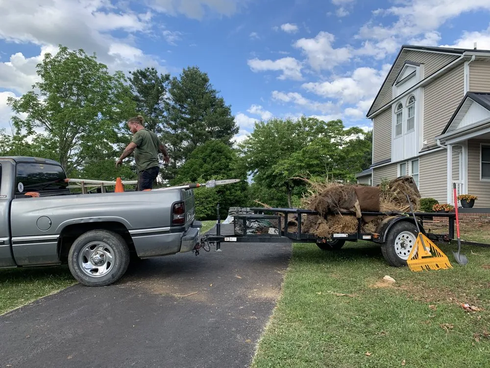 Custom yard maintenance experts serving Tazewell, VA - Saunders Lawn Care