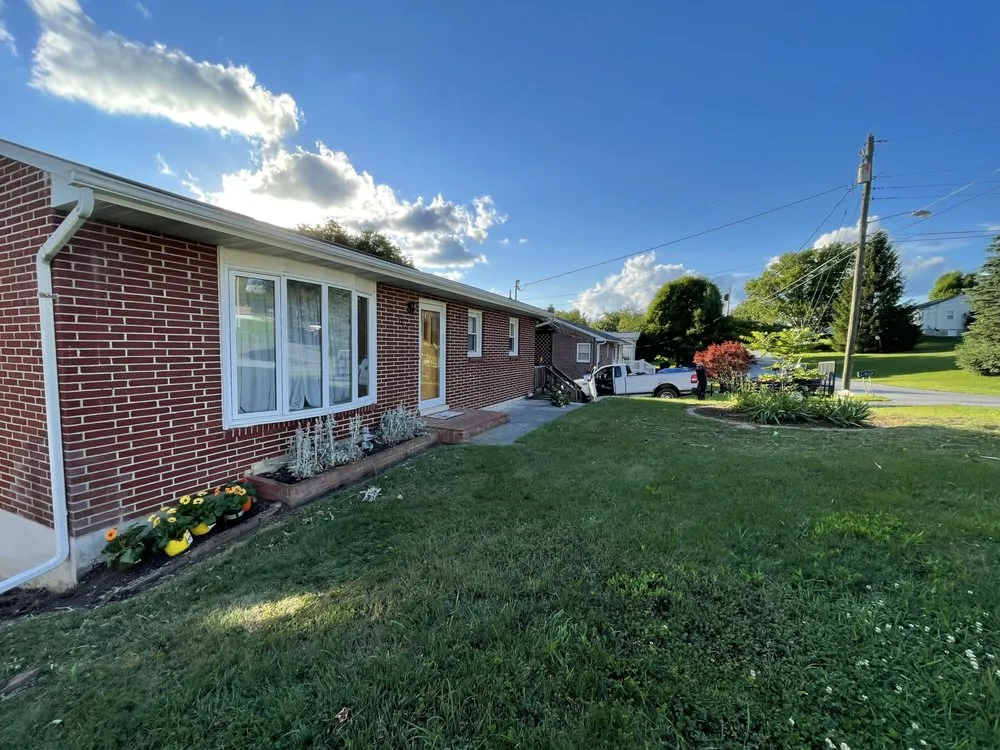 Expert outdoor landscaping for beautiful yards in Tazewell, VA by Saunders Lawn Care