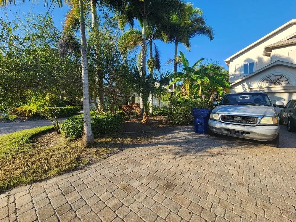 Reliable lawn mowing service in Seminole, FL by Saunders Property Maintenance