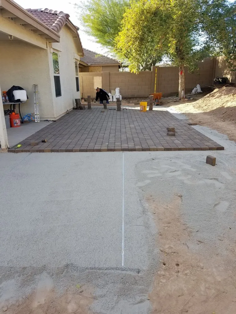 Reliable yard maintenance in Phoenix, AZ by Savanna Design and Landscaping