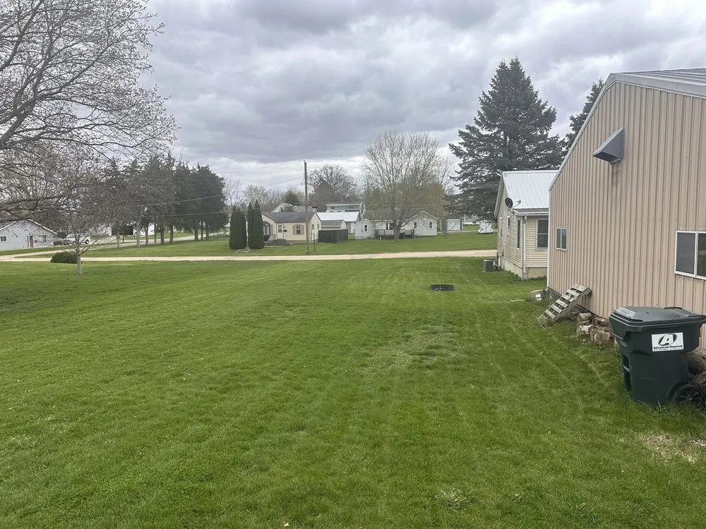 Custom lawn care service in Freeport, IL - Savarousjr A1 Lawn Service