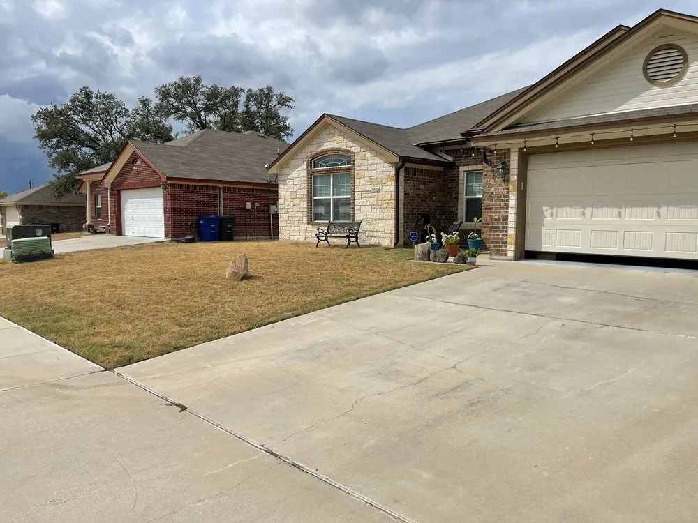 Expert yard maintenance in Copperas Cove, TX by Savola Lawn Care
