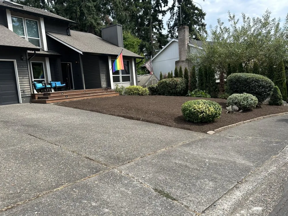 Professional lawn care service with custom design across Portland, OR - Saw Landscaping