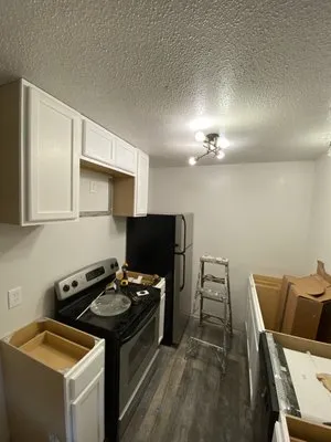 SAWYER 615 SERVICES Logo