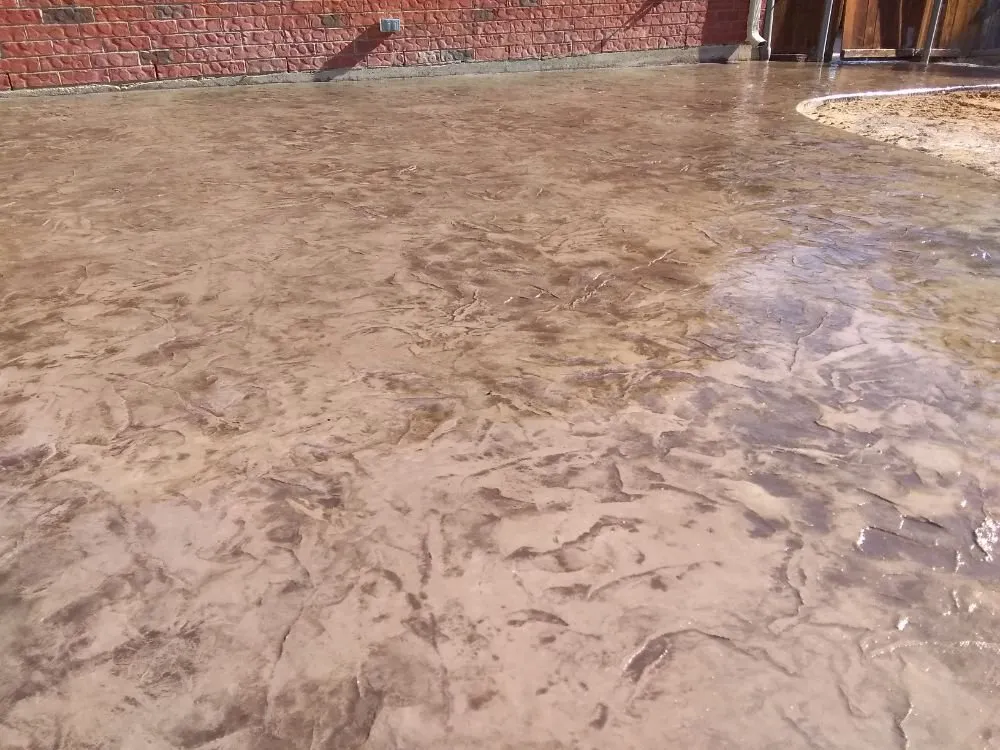 Professional yard maintenance for residential properties in River Oaks, TX by Scallion Landscaping