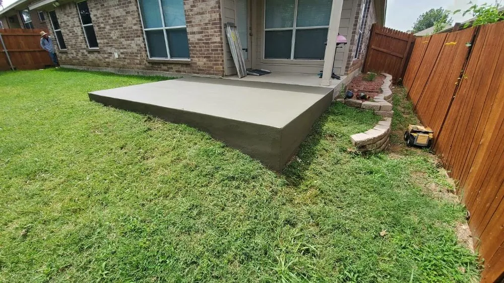 Professional outdoor landscaping with custom design in River Oaks, TX by Scallion Landscaping