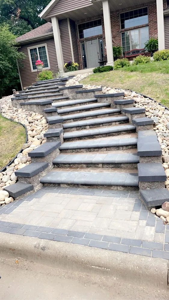 Top-rated lawn care service in La Crosse, WI by Scapeland