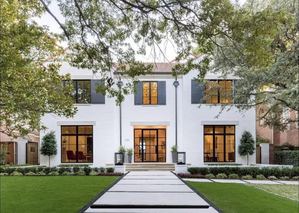 Custom yard maintenance with custom design in Dallas, TX by Scapes