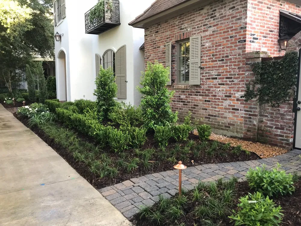 Custom residential landscaping for beautiful yards in Lafayette, LA by Scapes