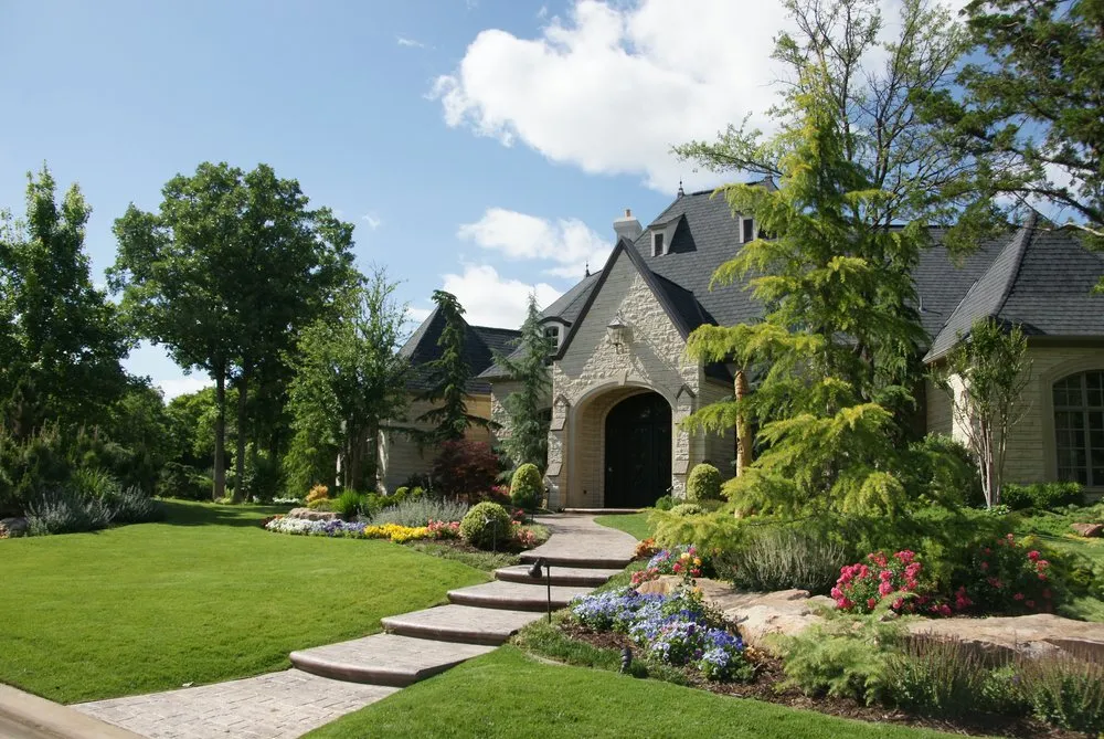 Custom yard maintenance in Mustang, OK - Scapes