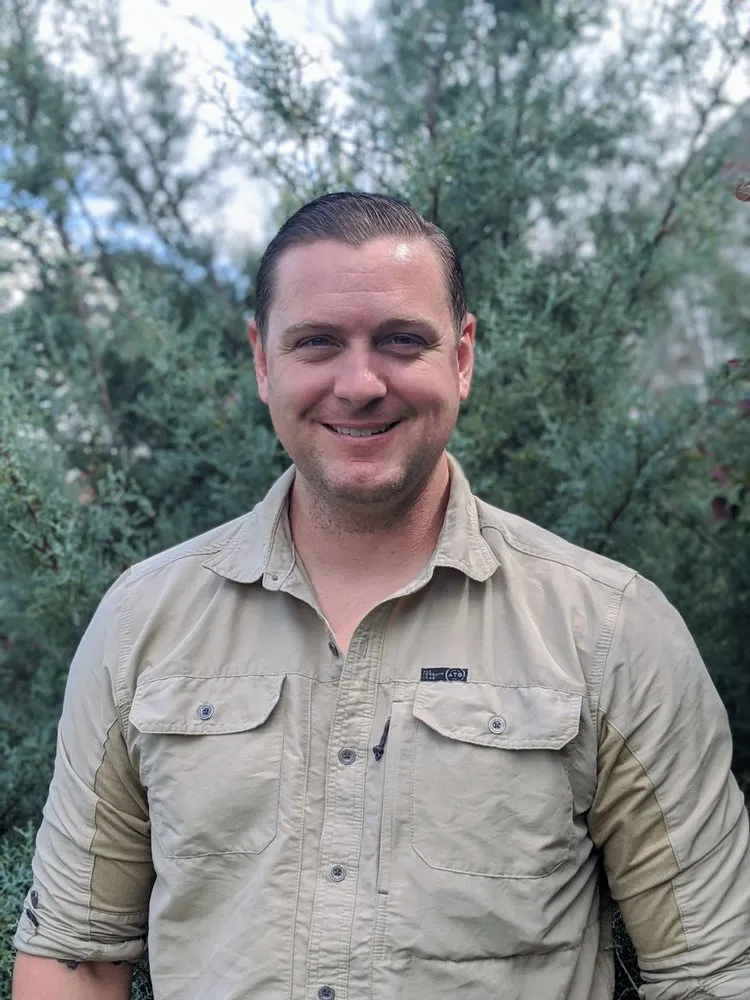 Top-rated yard cleanup service for homes in Warner Robins, GA by Scarlett Yardworks