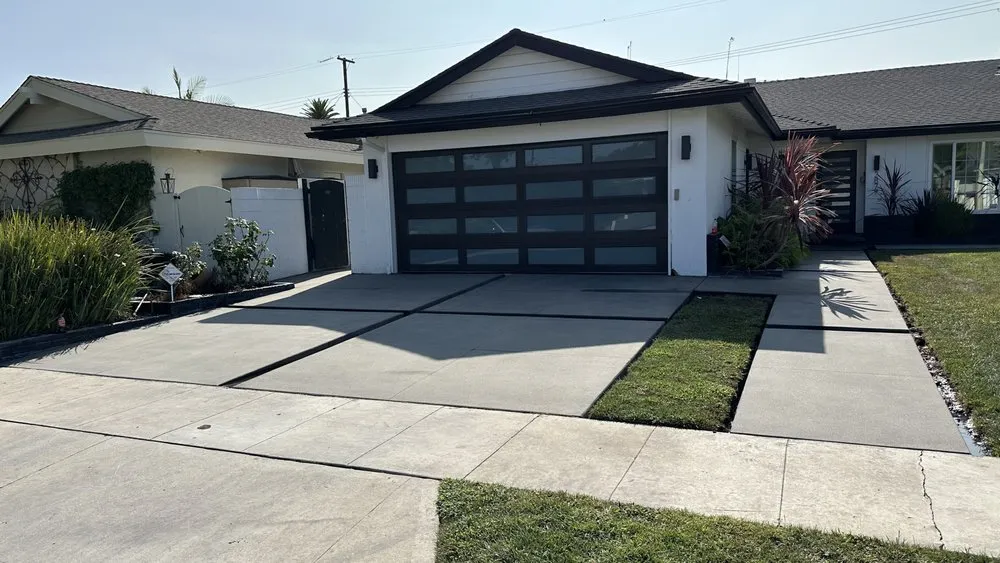 Affordable lawn care service in Los Angeles, CA by Scenic Builds Landscape