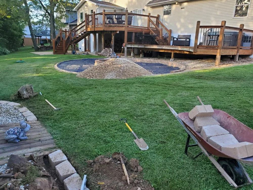 Expert yard maintenance for year-round maintenance in Herculaneum, MO by Schaper Contracting