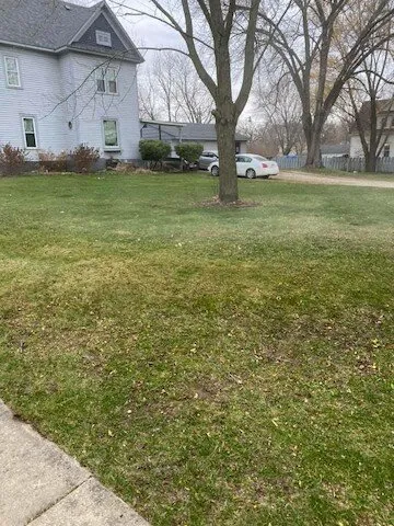 Professional garden landscaping for beautiful yards in Fairbank, IA by Scheel's Professional Lawn Care