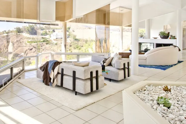 Local yard maintenance in GRANDE POINTE, FL by SCHEER INTERIOR DESIGN