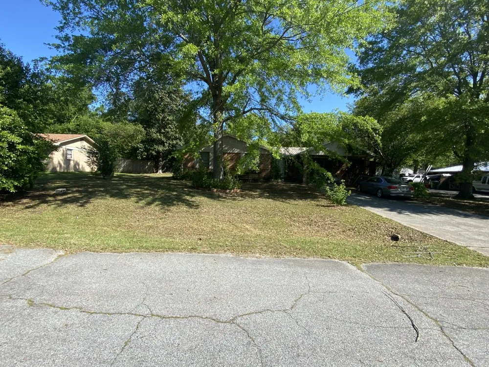 Custom yard cleanup service in Centerville, GA by Scheffer’s Lawn Care