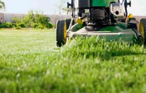 Custom lawn mowing service experts serving Fargo, ND - Schilling and Son