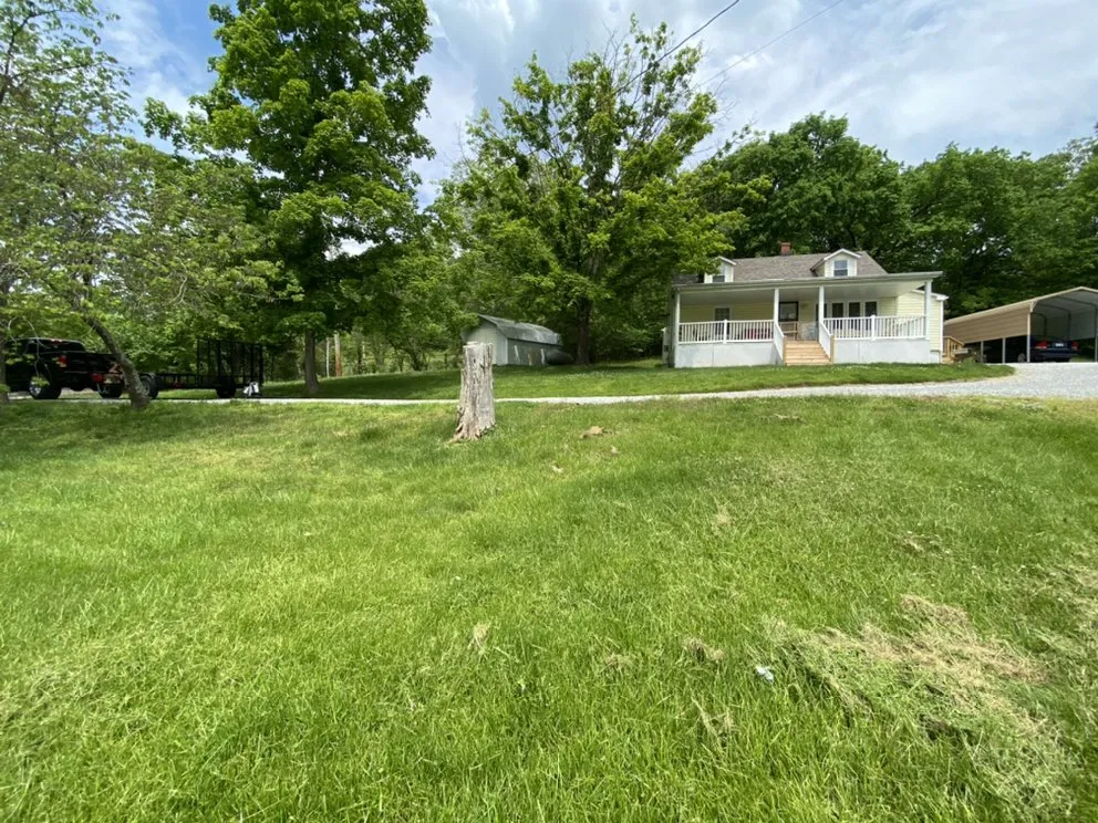 Professional yard cleanup service experts serving Springfield, KY - Schmitty’s Lawn Care