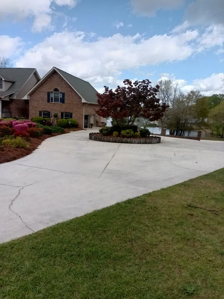 Local garden landscaping in Hartwell, GA by Schnieder Services