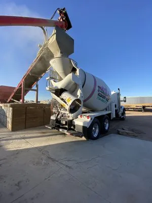 Schram-Mix Ready Mix Logo