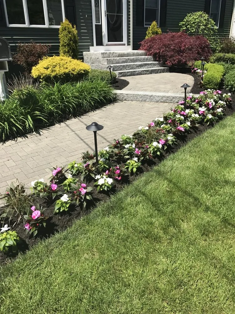 Top-rated garden landscaping with custom design in Newton, NH by Schulte