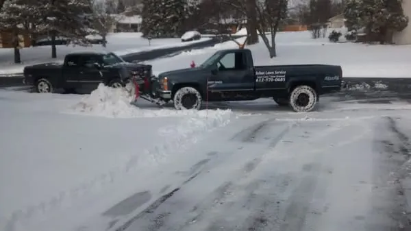 Schut Lawn Service Logo