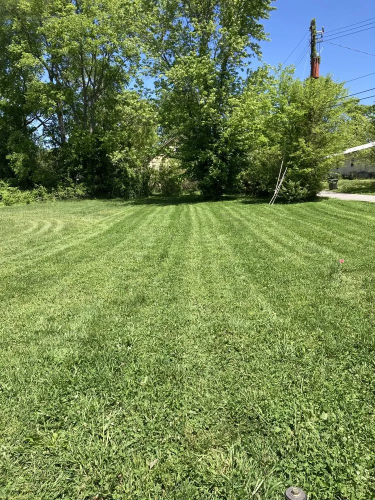 Custom lawn mowing service for beautiful yards across Hopkinsville, KY - SCMC Lawn Services