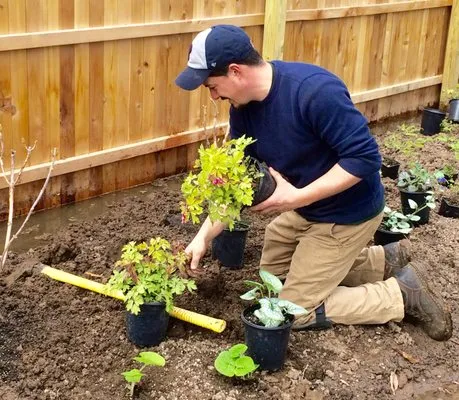 Scott Baldelli Gardening & Design Logo