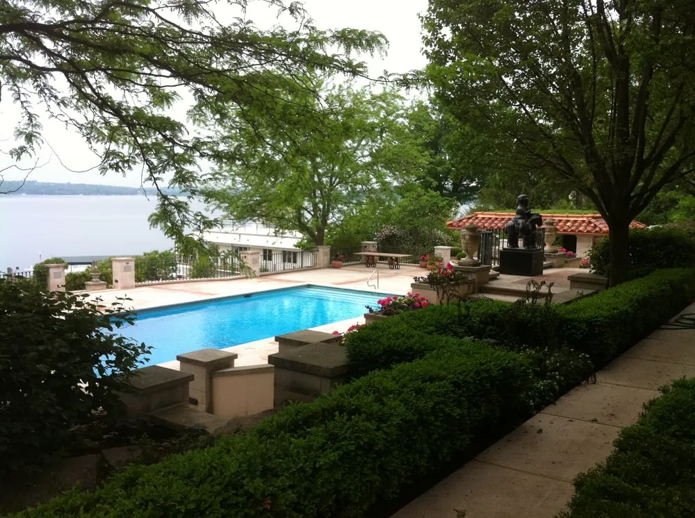 Professional landscape design experts serving Lake Bluff, IL - Scott Byron & Co