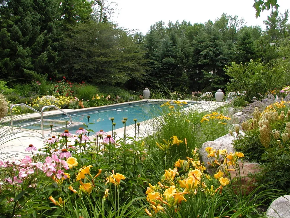 Professional garden landscaping in Lake Bluff, IL by Scott Byron & Co