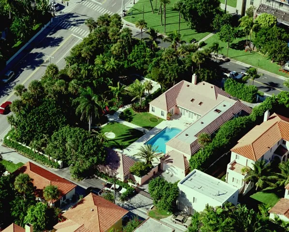 Expert lawn mowing service experts serving West Palm Beach, FL - Scott Lewis Gardening & Trimming