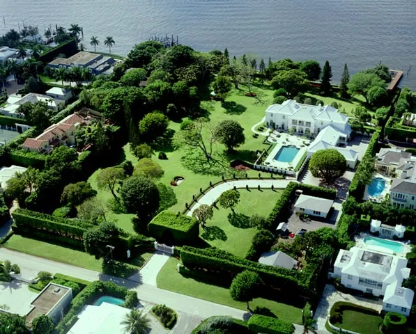 Trusted lawn care service with custom design across West Palm Beach, FL - Scott Lewis Gardening & Trimming