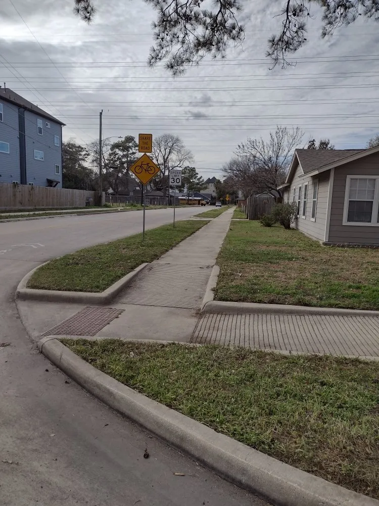 Top-rated yard maintenance in Houston, TX by Scotts Do All