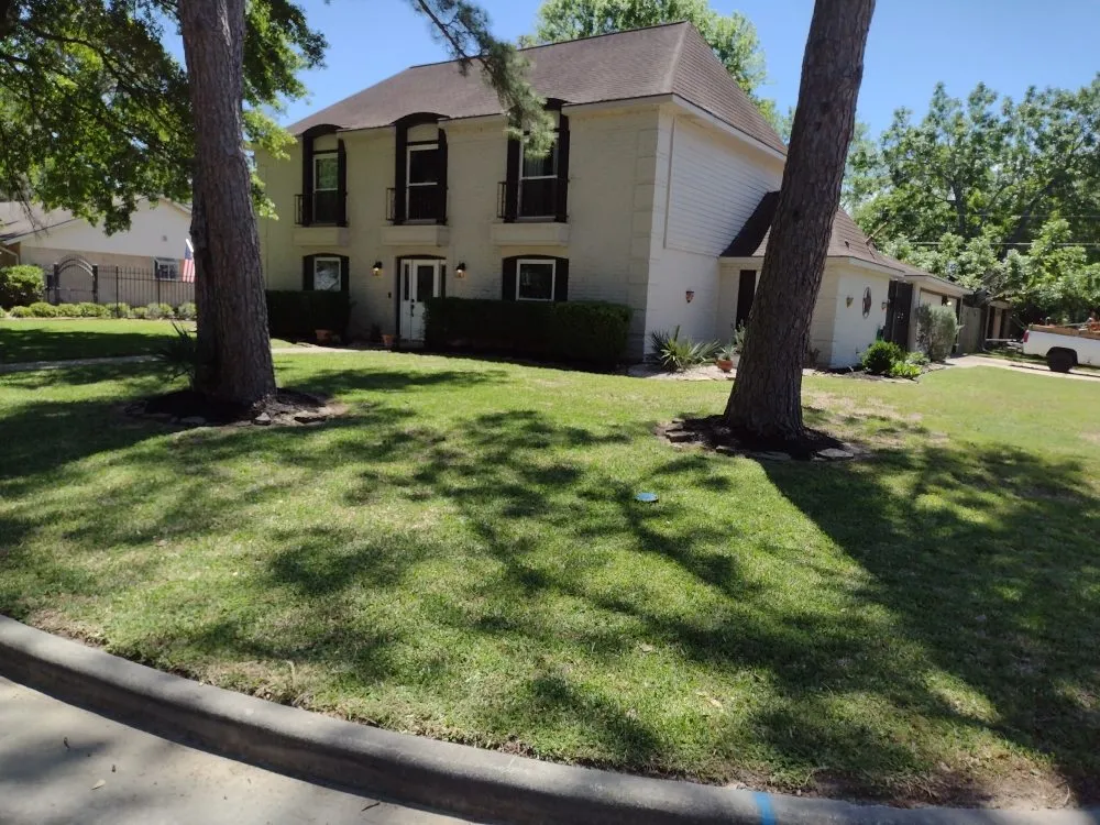 Top-rated garden landscaping for year-round maintenance in Houston, TX by Scotts Do All