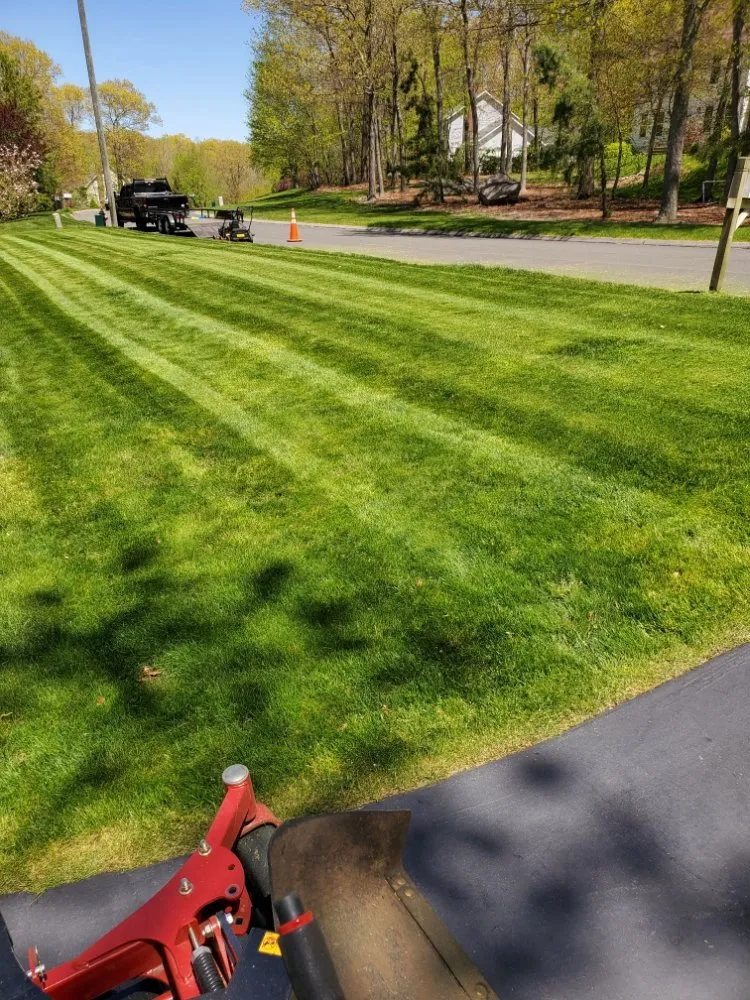 Custom lawn care service in New London, CT - Scott's Family Landscaping