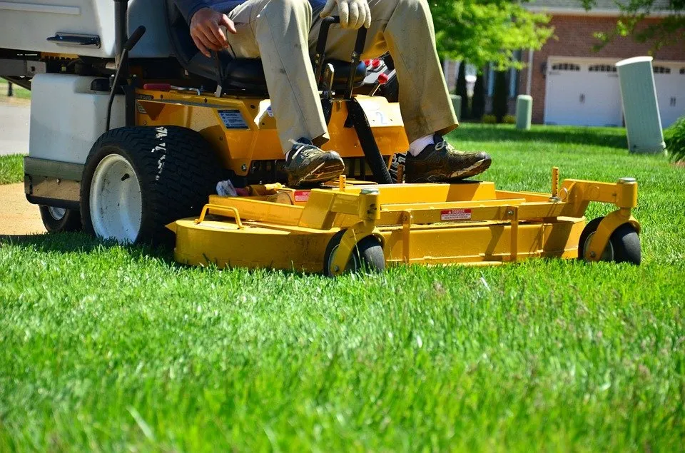Affordable lawn mowing service with custom design in Maurice, LA by Scott's Lawn Care
