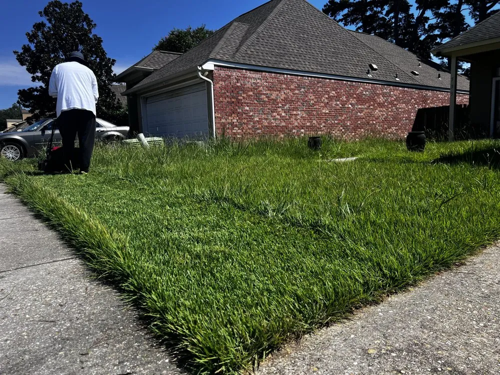 Professional outdoor landscaping for year-round maintenance in Baton Rouge, LA by Scott’s Lawn Service