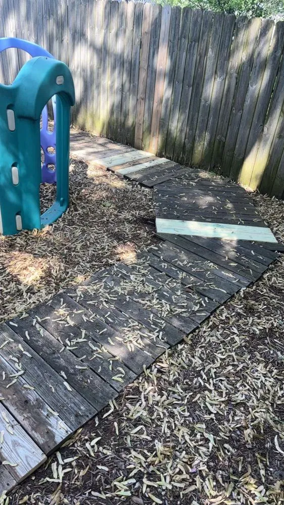 Trusted lawn care service with custom design across Cedar Rapids, IA - Screw Loose