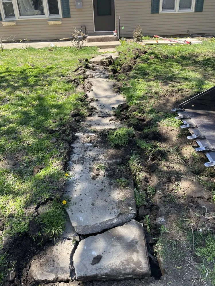 Expert lawn care service in Meriden, KS by SD Excavating & Land Clearing