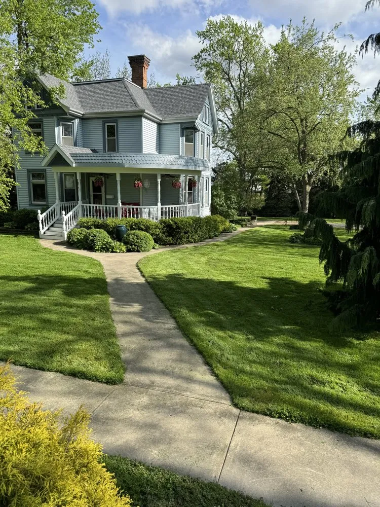 Trusted yard maintenance in Toluca, IL by Sdf Services