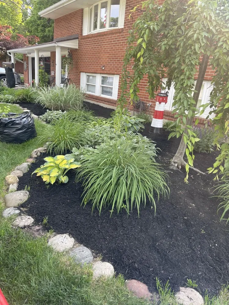 Affordable garden landscaping in Dayton, OH by SDM Lawn Services