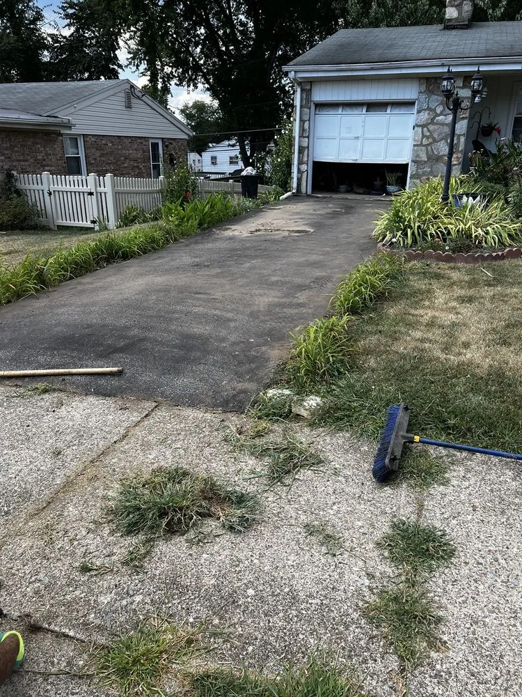 Local landscape design for homes in Fruit Crove, FL by SDM Sealcoating