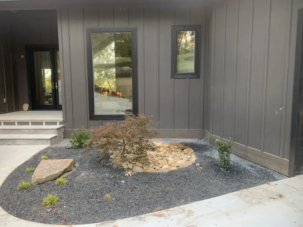 Top-rated garden landscaping in Walhalla, SC by S&E Flores Landscaping